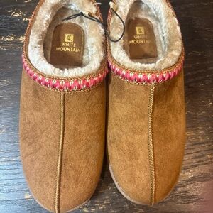NWT White Mountain Tan Suede Slippers with Pink Accents size 8.5